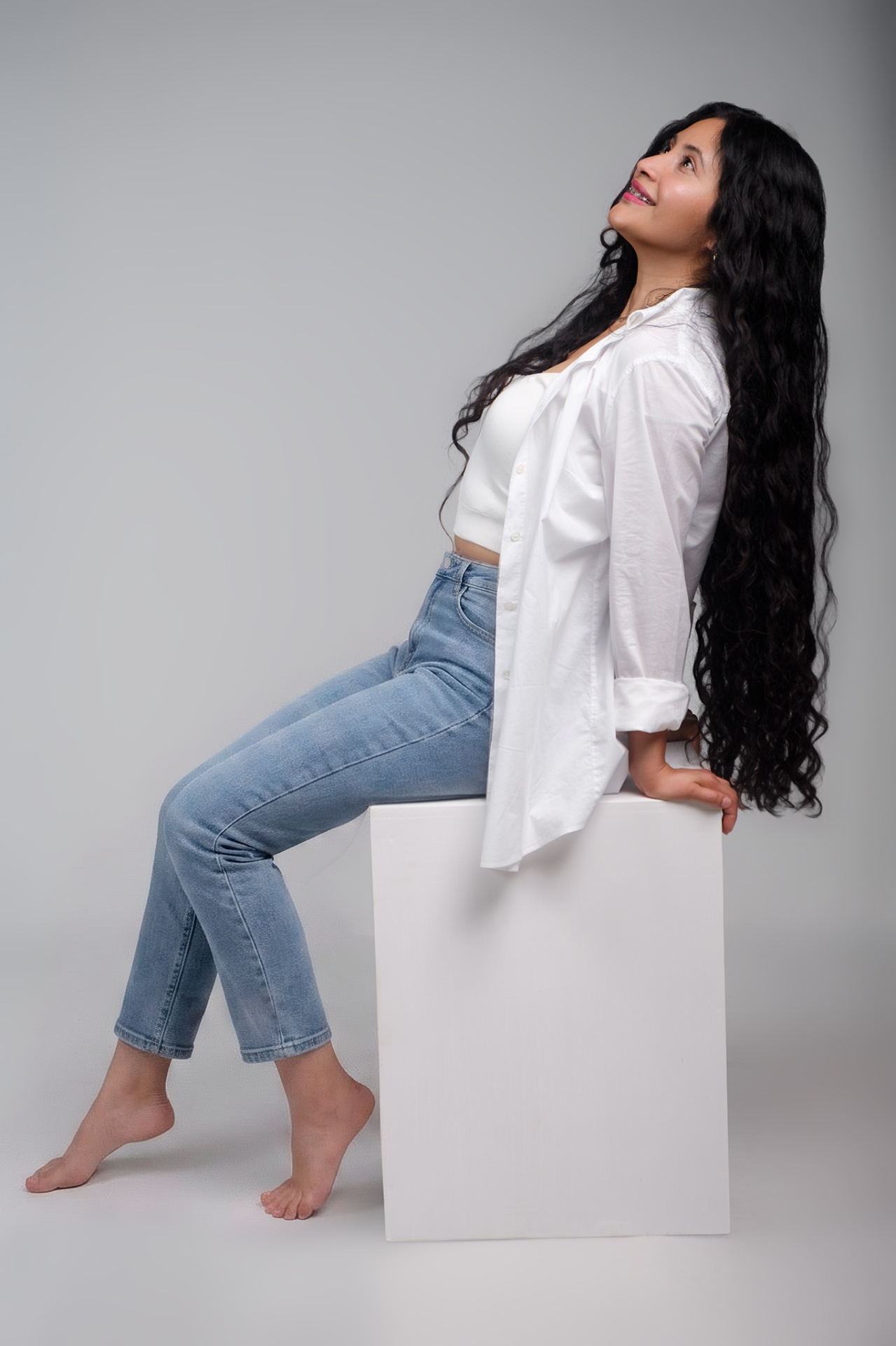 Retrato de estudio de IRISSON ESTUDIO en Tuxtepec — pose sentada de perfil